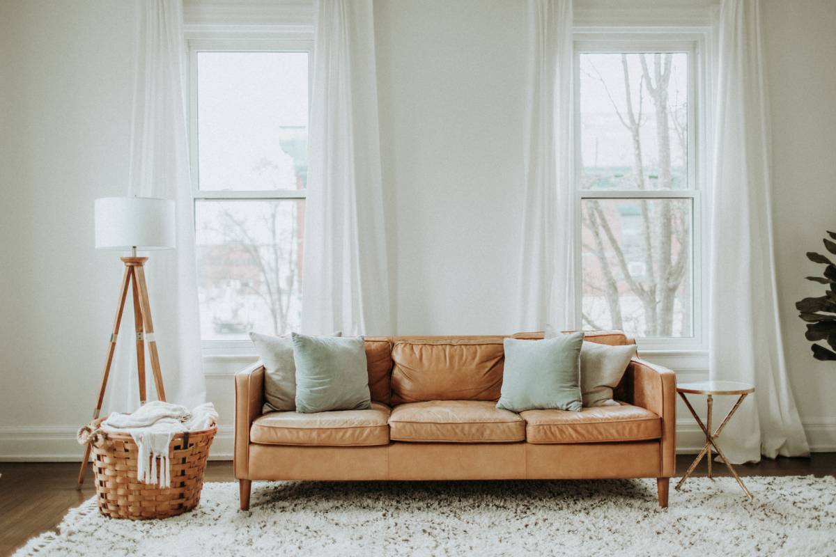Limpiar un sofá de tela: el secreto para que quede como nuevo