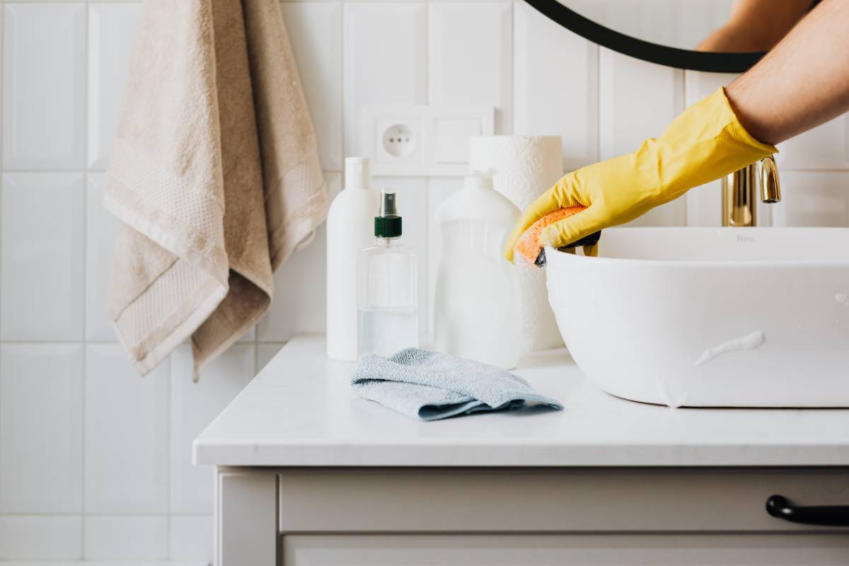 7 pasos para limpiar tu baño en 20 minutos